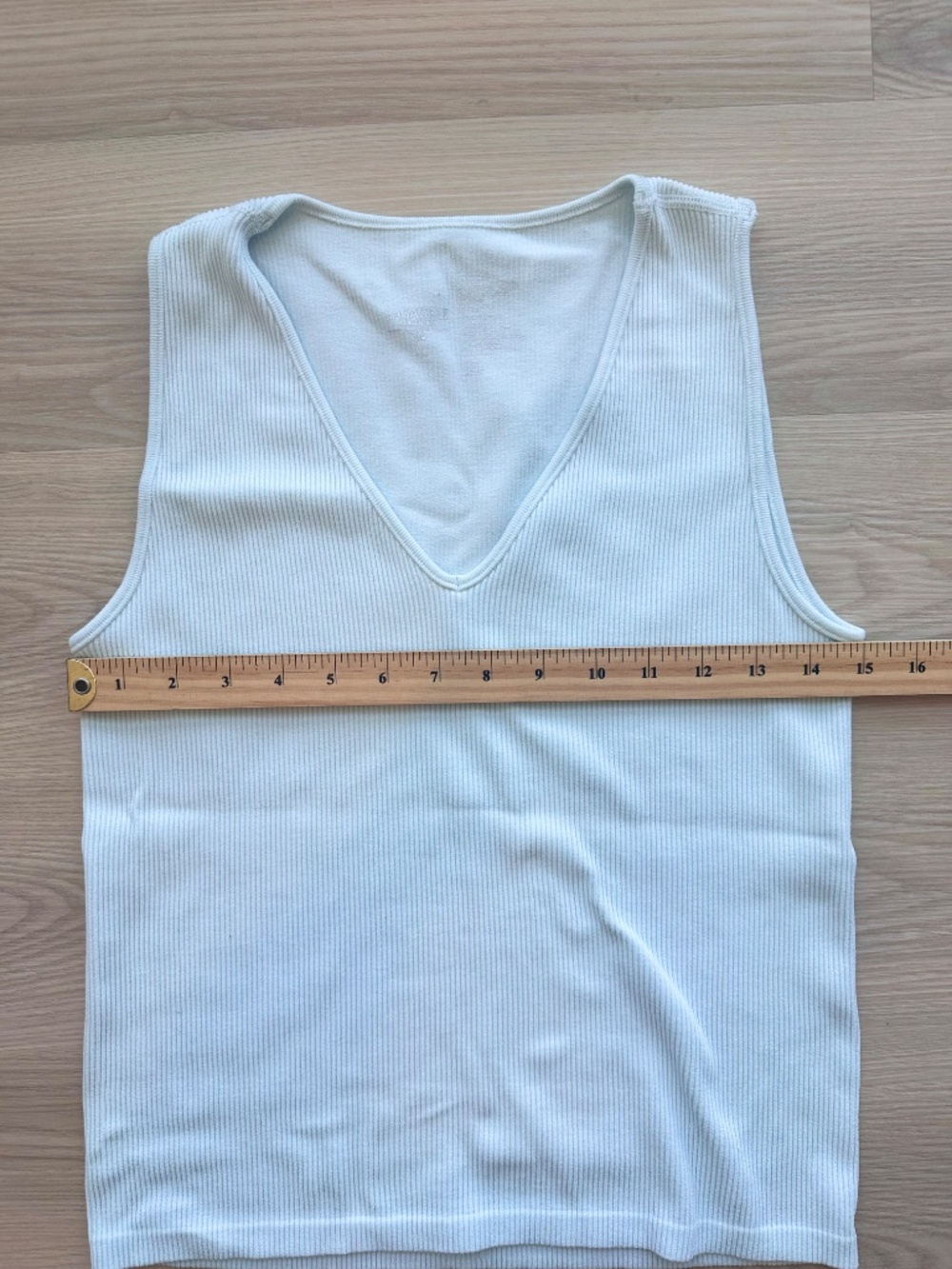 Bagatelle Collection V-Neck Ribbed Tank Top - Size Small / Medium - Picture 5 of 7